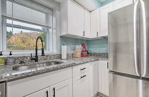 Rose Haven Cottage | Updated North Beach Cottage: Pet Friendly!