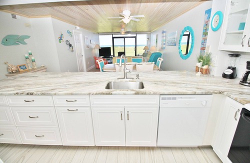 Bethune Beach Condo | 🌊Updated Oceanfront Condo-Chadham by the Sea 119🌊