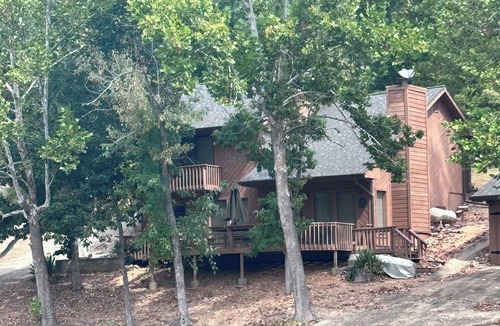 Lake of the Ozarks House | Updated Ozarks Lakefront Home-Lilly pad, kayaks, Private dock & boat ramp.