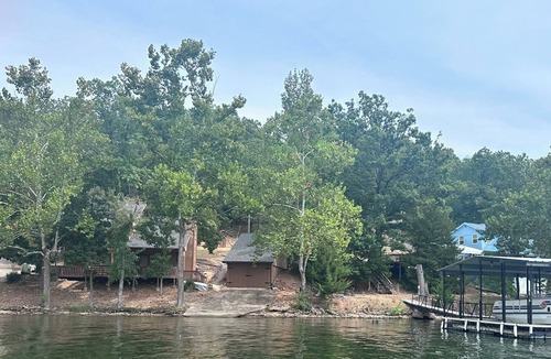 Lake of the Ozarks House | Updated Ozarks Lakefront Home-Lilly pad, kayaks, Private dock & boat ramp.