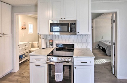 Streetman Cottage | Updated & Peaceful Lakefront Cottage!