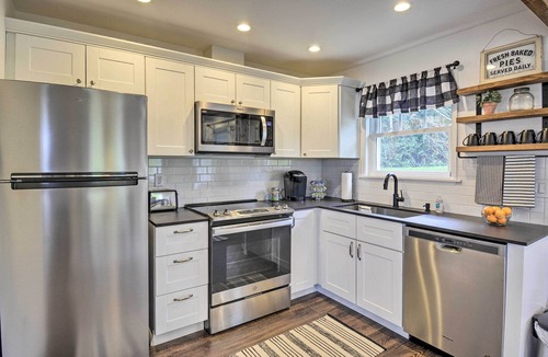 Retsil Cottage | Updated Port Orchard Home, Walk to Waterfront