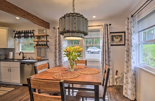 Retsil Cottage | Updated Port Orchard Home, Walk to Waterfront