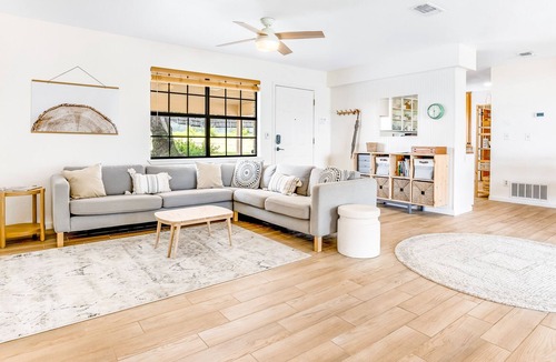 Cottonwood Shores House | Updated riverfront home with great view, patio, grill, & serene location