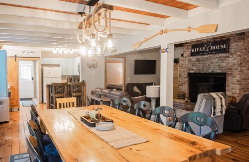 Kalama House | Updated Riverfront Home with Stunning Views, Deck, Kayaks, Fireplace