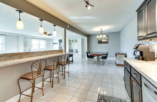 Robinson Condo | Updated Robinson Vacation Rental w/Fireplace!