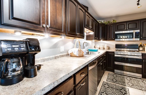 Robinson Condo | Updated Robinson Vacation Rental w/Fireplace!