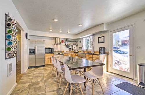 McCall Cabin | Updated Rustic Retreat Cabin: Walk to Payette Lake