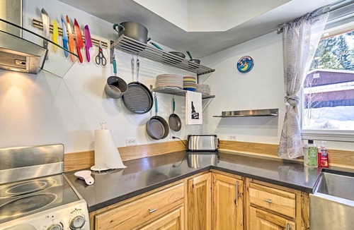 McCall Cabin | Updated Rustic Retreat Cabin: Walk to Payette Lake