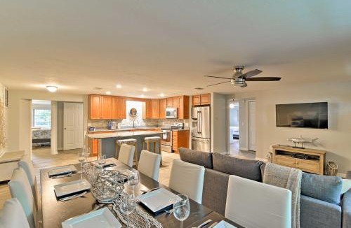Yankeetown House | Updated Rustic Yankeetown Home with Lanai and Dock