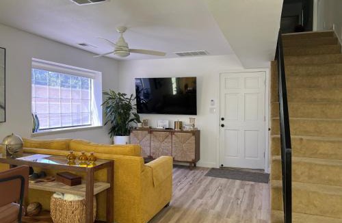 Oroville Apartment | Updated & Spacious 2 BR with Free WiFi