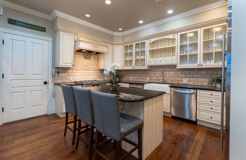 Aspen House | Updated Spacious Home AC Walk to Town!