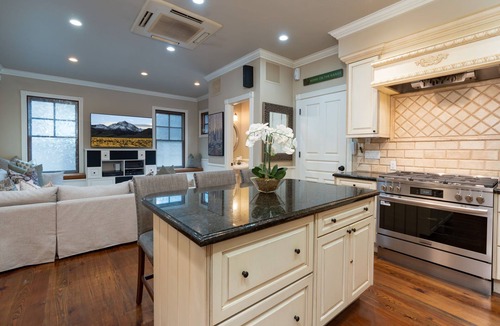 Aspen House | Updated Spacious Home AC Walk to Town!