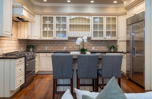 Aspen House | Updated Spacious Home AC Walk to Town!