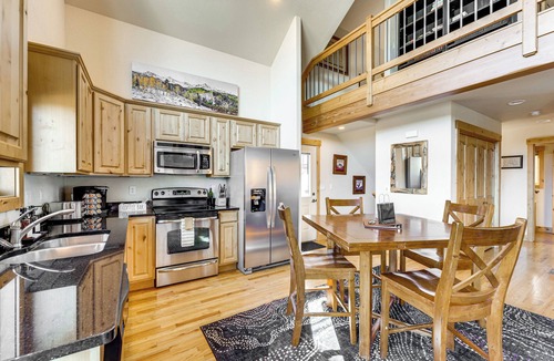 Estes Park House | Updated & Spacious Lodge in Heart of Estes Park!