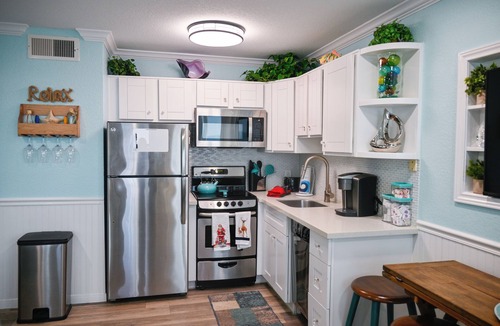 Galveston Condo | Updated! Sunrise-Ocean View, Top Fl, Prvt Beach Access, Pool, W&D, Parking