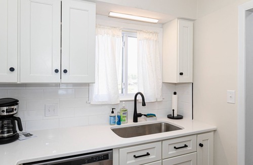 Caswell Beach Condo | Updated third-floor condo with WiFi, shared pool, balcony, W/D, & central AC