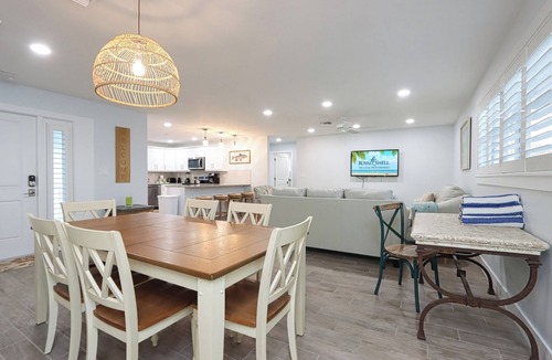 Sanibel House | Updated Three Bedroom Home, Short walk the Beach! Shell Basket 2