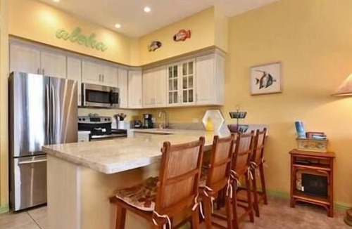 Honokowai Apartment | Updated Top floor condo, Oceanfront, private beach