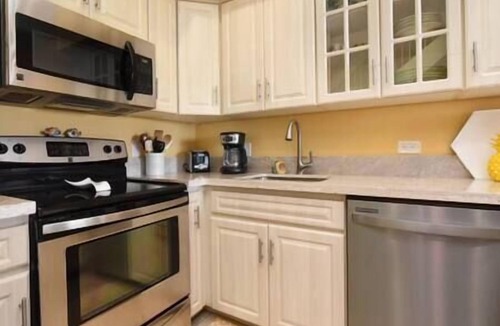 Honokowai Apartment | Updated Top floor condo, Oceanfront, private beach