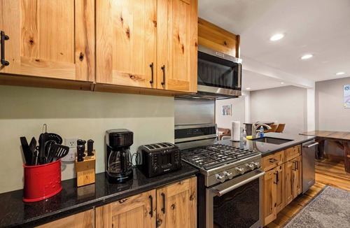 Ellicottville House | Updated townhome - Walk to Holiday Valley