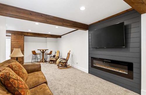 Ellicottville House | Updated townhome - Walk to Holiday Valley