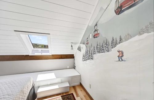 Ellicottville House | Updated townhome - Walk to Holiday Valley