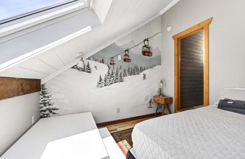 Ellicottville House | Updated townhome - Walk to Holiday Valley