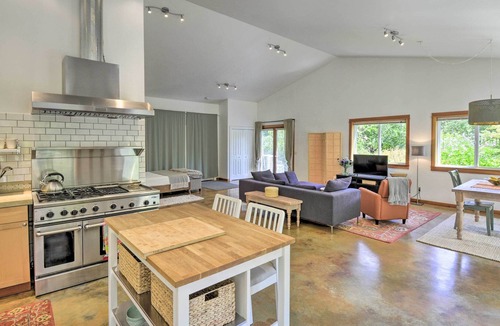 Vashon Island Apartment | Updated Vashon Island Studio w/ Yard & Ponds!