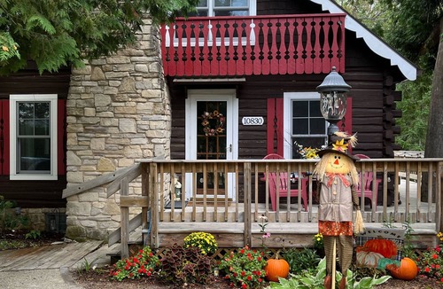 Sister Bay Cabin | Updated Vintage 1938 Log Cabin – Walk to Sister Bay