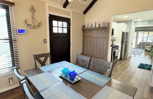 Lake Hopatcong House | Updated Waterfront. Dog friendly. Private cove