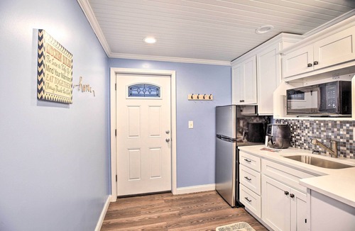 Williamstown Apartment | Updated Williamstown Apartment with Kitchen!
