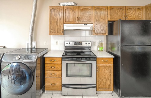 Calgary House | Upgraded 5Beds 2Bath with New Furnitures Work Space 10 mins to YYC 1 Min to Bus
