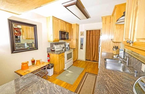 South Lake Tahoe Cabin | Upgraded A Frame-Walk to Heavenly, Private Hot Tub