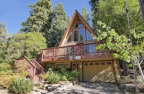 South Lake Tahoe Cabin | Upgraded A Frame-Walk to Heavenly, Private Hot Tub