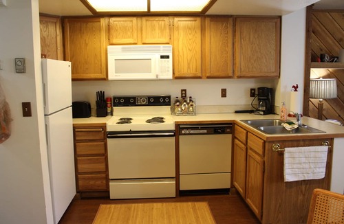 Brian Head Condo | Upgraded Brian Head Timberbrook Condo close to ski slopes sleeps 4