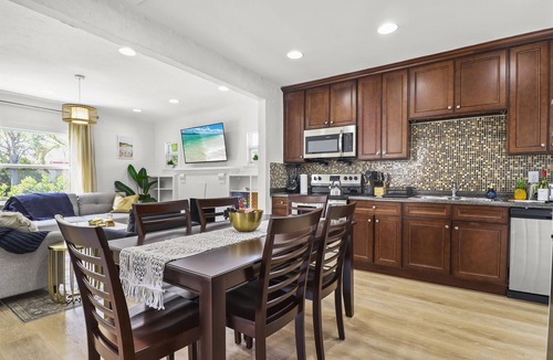 Parker Ridge House | Upgraded Four Bedroom - Palm Wave Stays