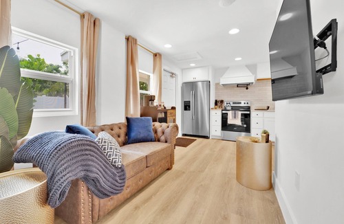 Parker Ridge House | Upgraded Four Bedroom - Palm Wave Stays