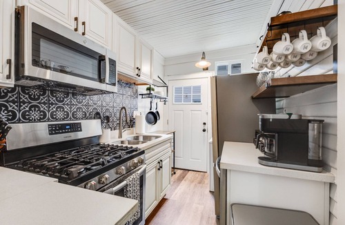 University District House | Upgraded Historic Gem 5BR/4BA w/AC – Walkable to UW, Light Rail & Grocery