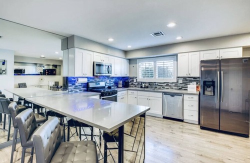 Las Vegas House | Upgraded King Beds Pool BBQ Near Strip