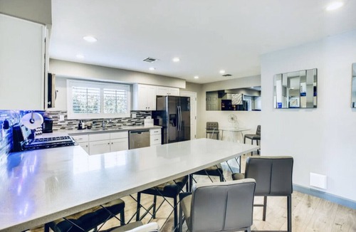 Las Vegas House | Upgraded King Beds Pool BBQ Near Strip