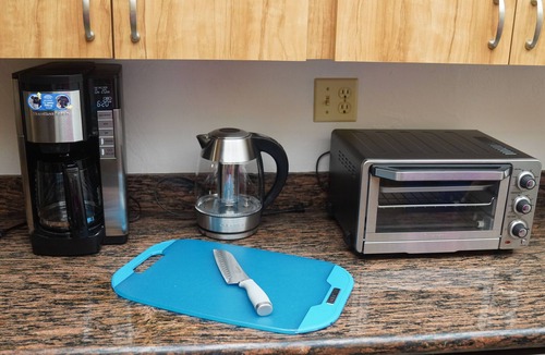 Maili House | Upgraded Makaha remote work and surf oceanfront condo