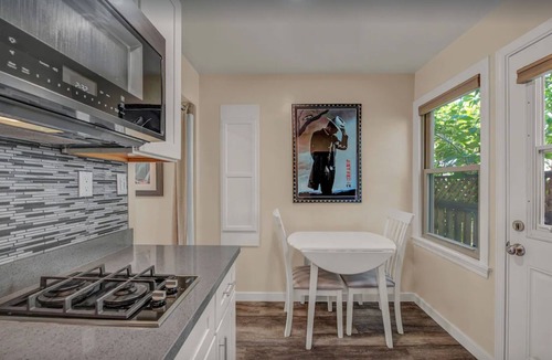 Santa Rosa Apartment | Upgraded Vintage Studio near downtown SR