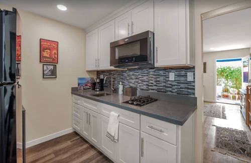 Santa Rosa Apartment | Upgraded Vintage Studio near downtown SR