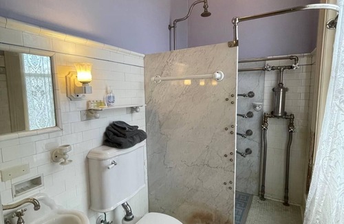 Central Business District Bed & Breakfast | Upjohn House Inn