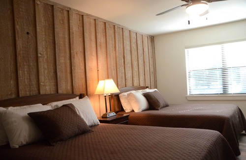 Center Cabin | Upland Hill Lodge - East Texas lake views
