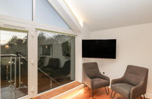 Calne Apartment | Upper Annex