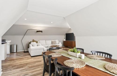 Great Valley Apartment | Upper Apt 5 Min to Holiday Valley 2 King Beds