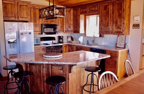 Victor House | *Upper* Aspen Lakehouse Cabin at Skagway Reservoir