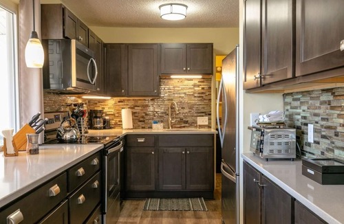 East End - Valley Street Ski Chalet | Upper Berne Chalet 4 Mins to DT AVL, 10 Mins to Blue Ridge Parkway, Dog Friendly